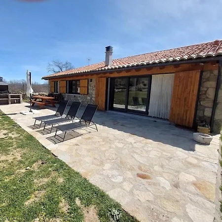 La Casaca En Plena Sierra De Gredos فيلة