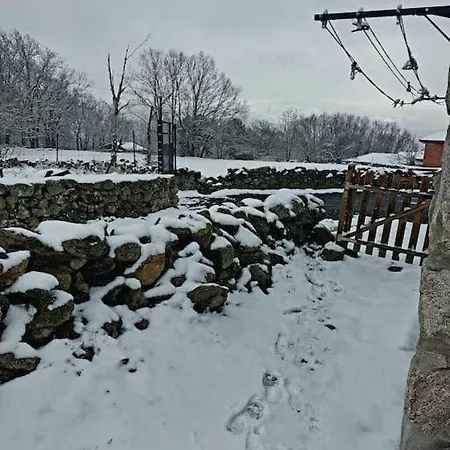 La Casaca En Plena Sierra De Gredos فيلة Los Narros