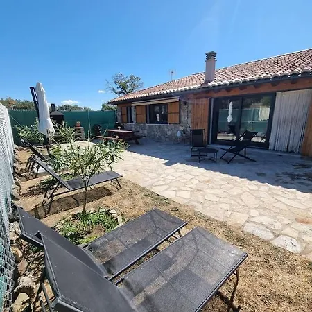 La Casaca En Plena Sierra De Gredos فيلة Los Narros