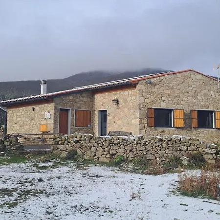 La Casaca En Plena Sierra De Gredos فيلة Los Narros